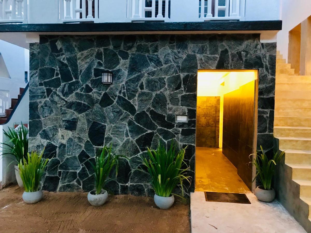 Central Beach Inn Mirissa Exterior foto