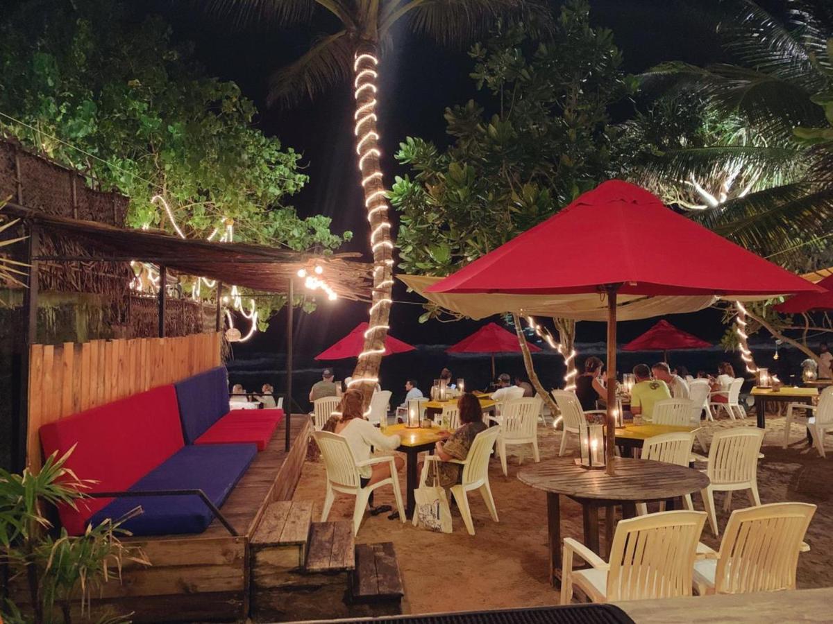 Central Beach Inn Mirissa Exterior foto