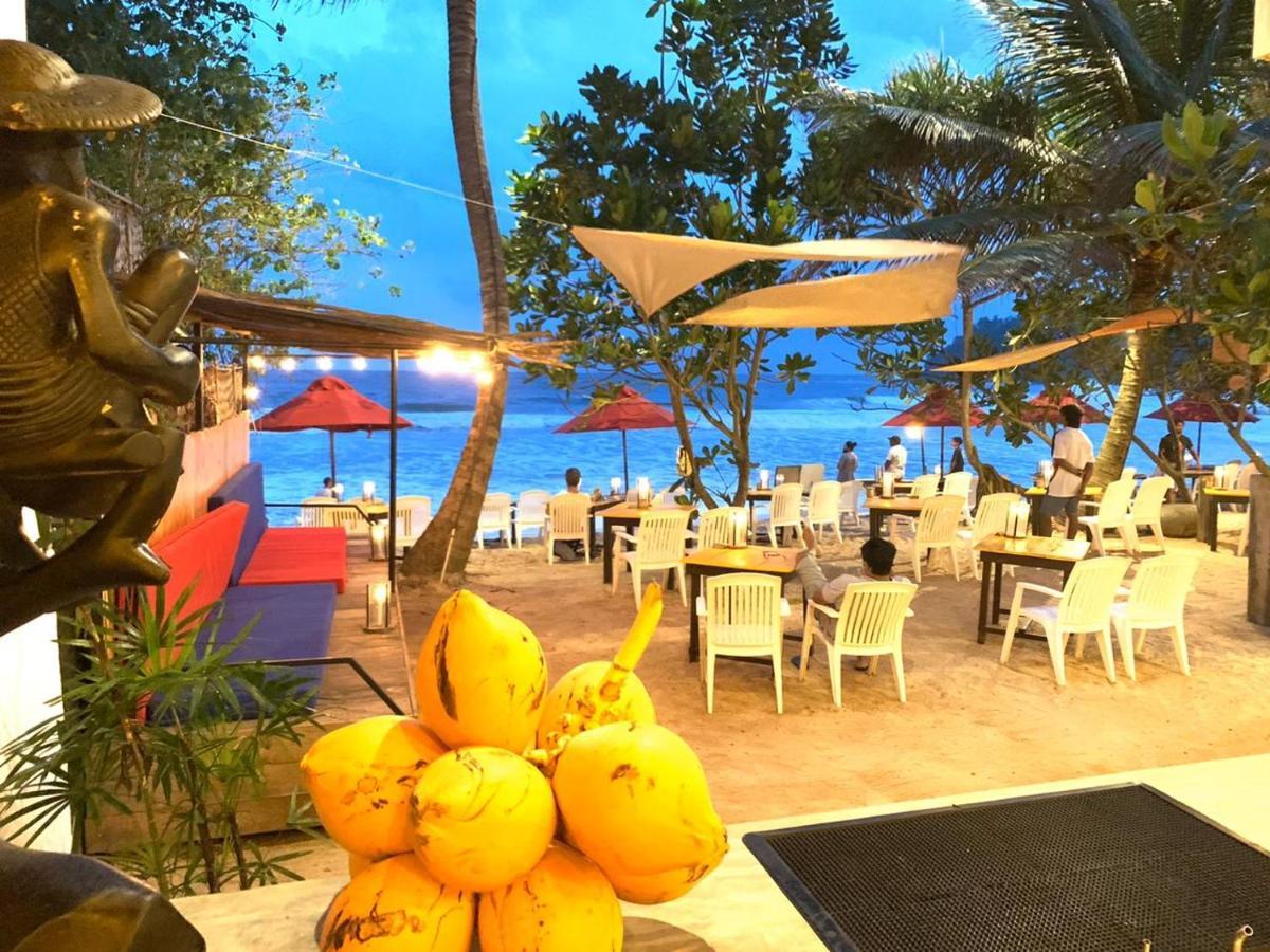 Central Beach Inn Mirissa Exterior foto