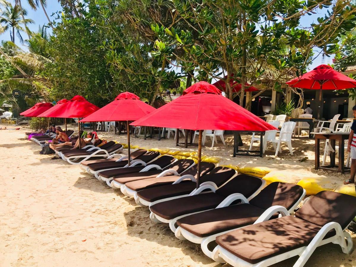 Central Beach Inn Mirissa Exterior foto